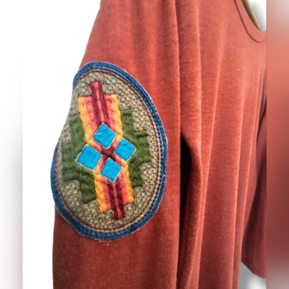 🌿Twenty Second Women's Rust Estimated Medium Aztec Elbow Pad Design Top - Picture 6 of 11